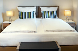 Schlafzimmer 1 mit Doppelbett - Apartment Topclass Waldhusen